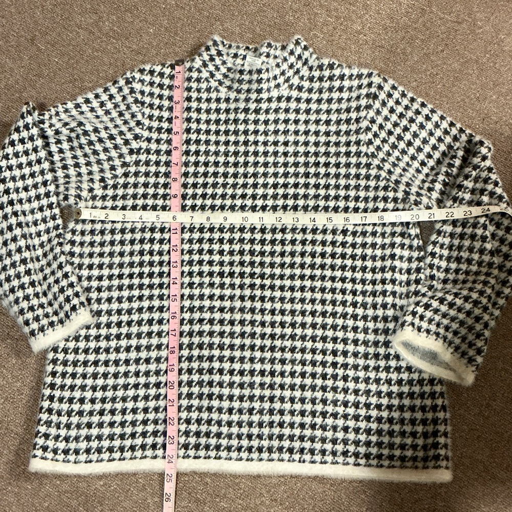 Max Studio Black and White Houndstooth Sweater - mock neck - SO SOFT Size XL